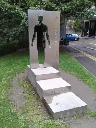Před vstupem do Sokola, Riegrovy sady