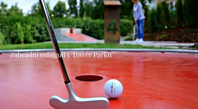 Minigolf pod věží