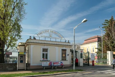 Vjezd do areálu Vinohradské nemocnice